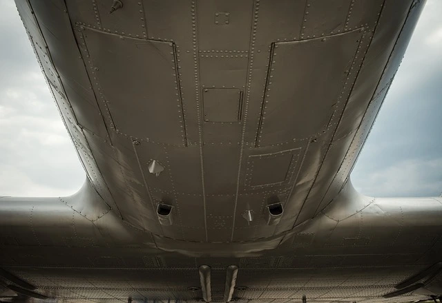 Student‑Pilot bei Instrumentenflug im Cockpit – gezielter Schutz durch Loss‑of‑Licence Versicherung